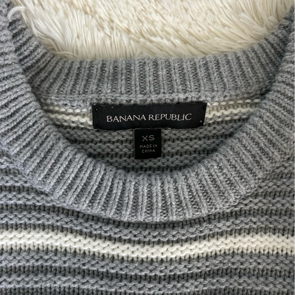 Banana Republic striped sweater with ruffle shoulder details - Picture 3 of 6